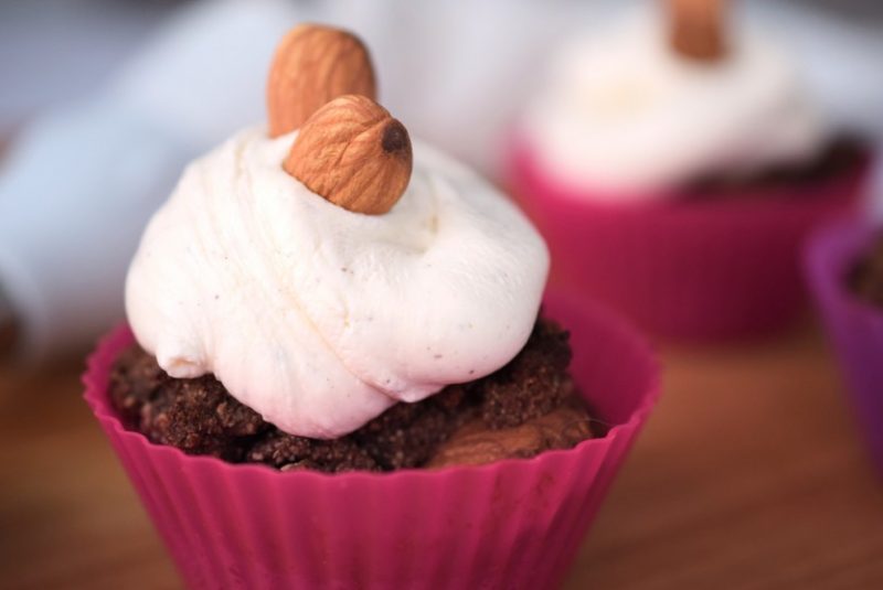 Kohlenhydratarme Schokoladen-Nuss-Muffins • Lachfoodies